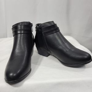 Rise Apparel Black Ankle Booties Size 7